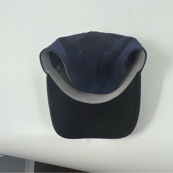 Oakley Surf/ Fishing Cap - Picture 3 of 5